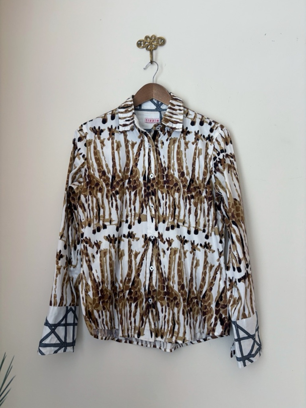 Tizzie Giraffe Print Stretch Cotton Button Front Shirt Small Dizzy Lizzie